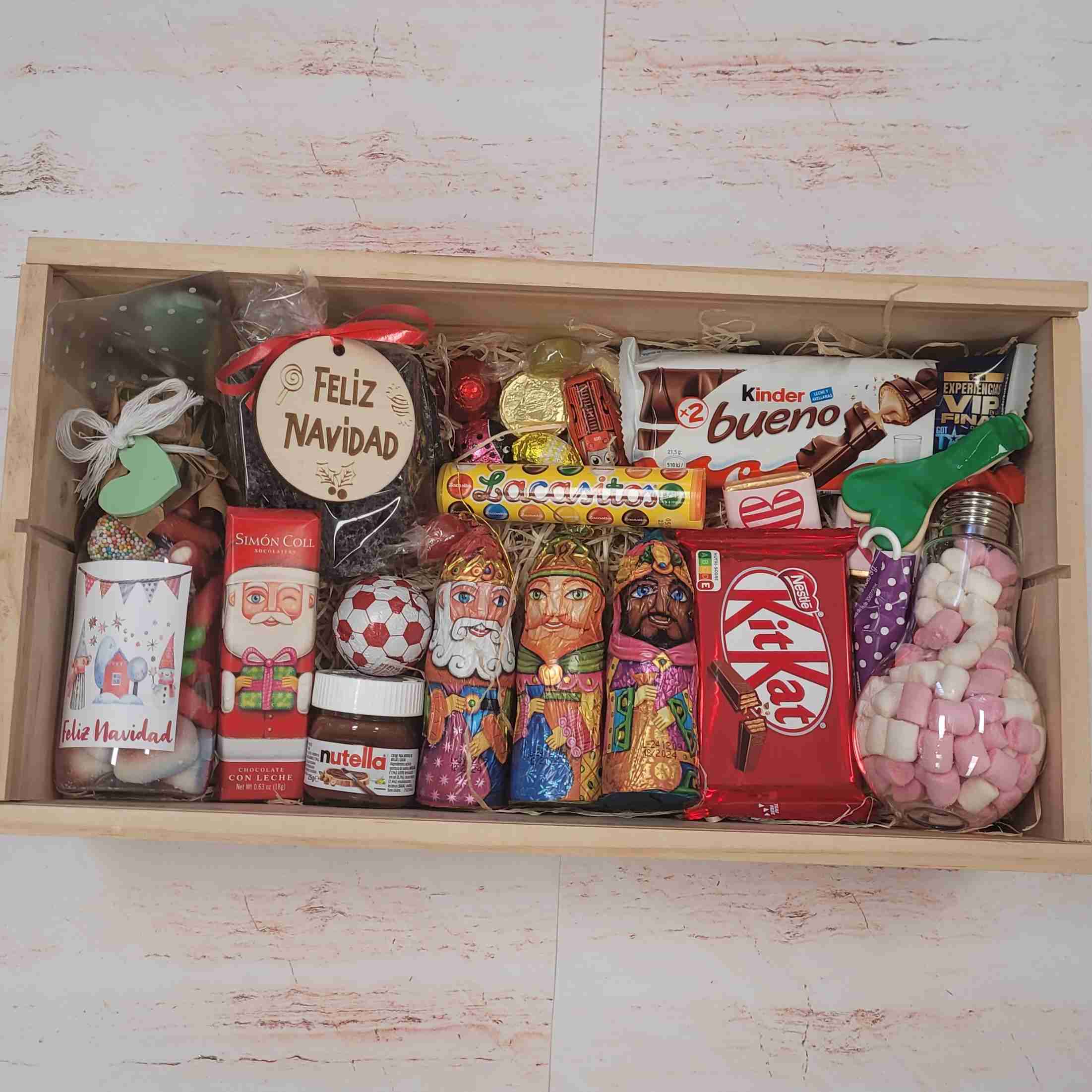 Regalo original caja de madera con chocolates Kinder, incluye